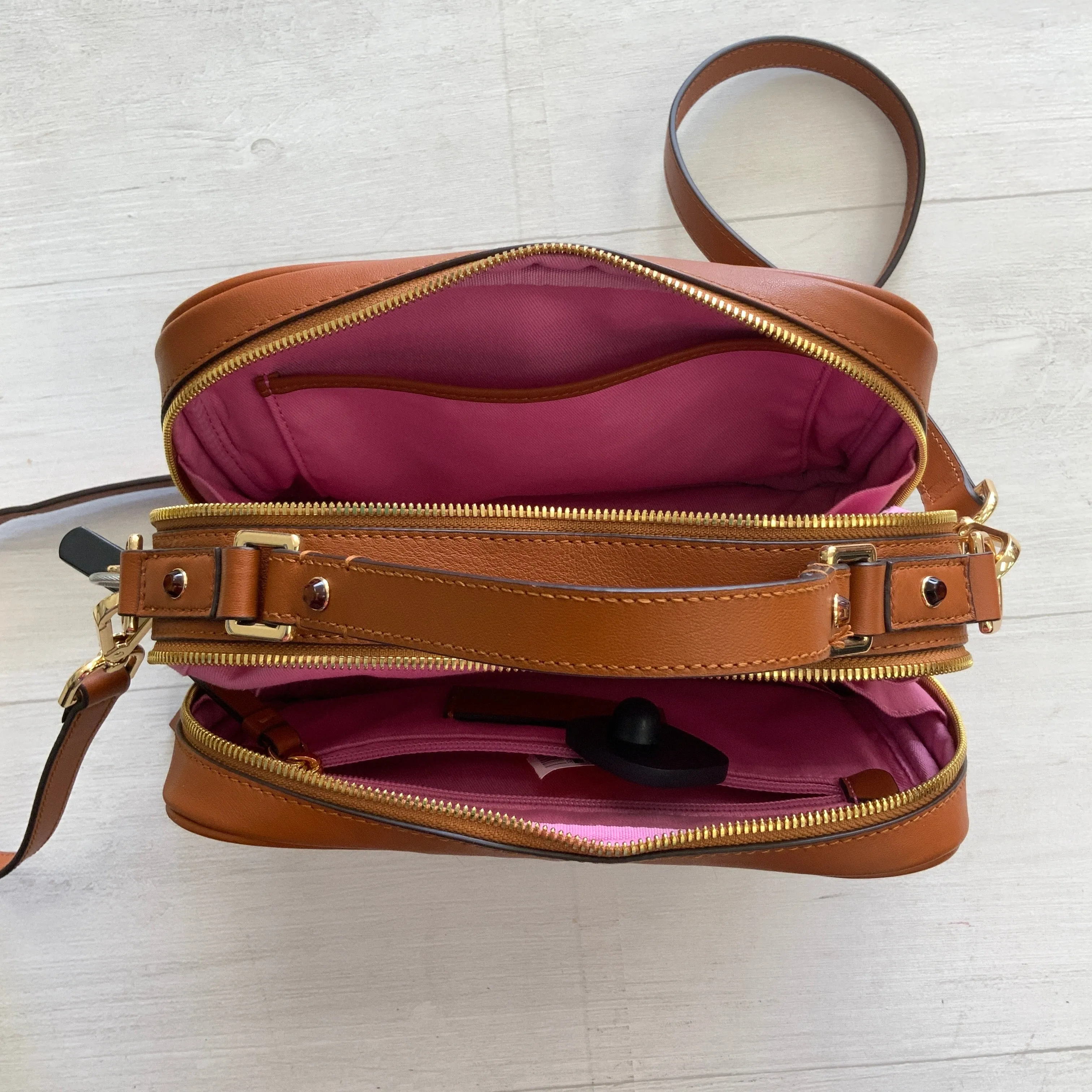 Crossbody Leather By Clothes Mentor  Size: Medium